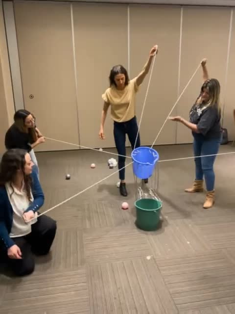Equipo resolviendo un desafío del Circuito de Desafíos Colaborativos