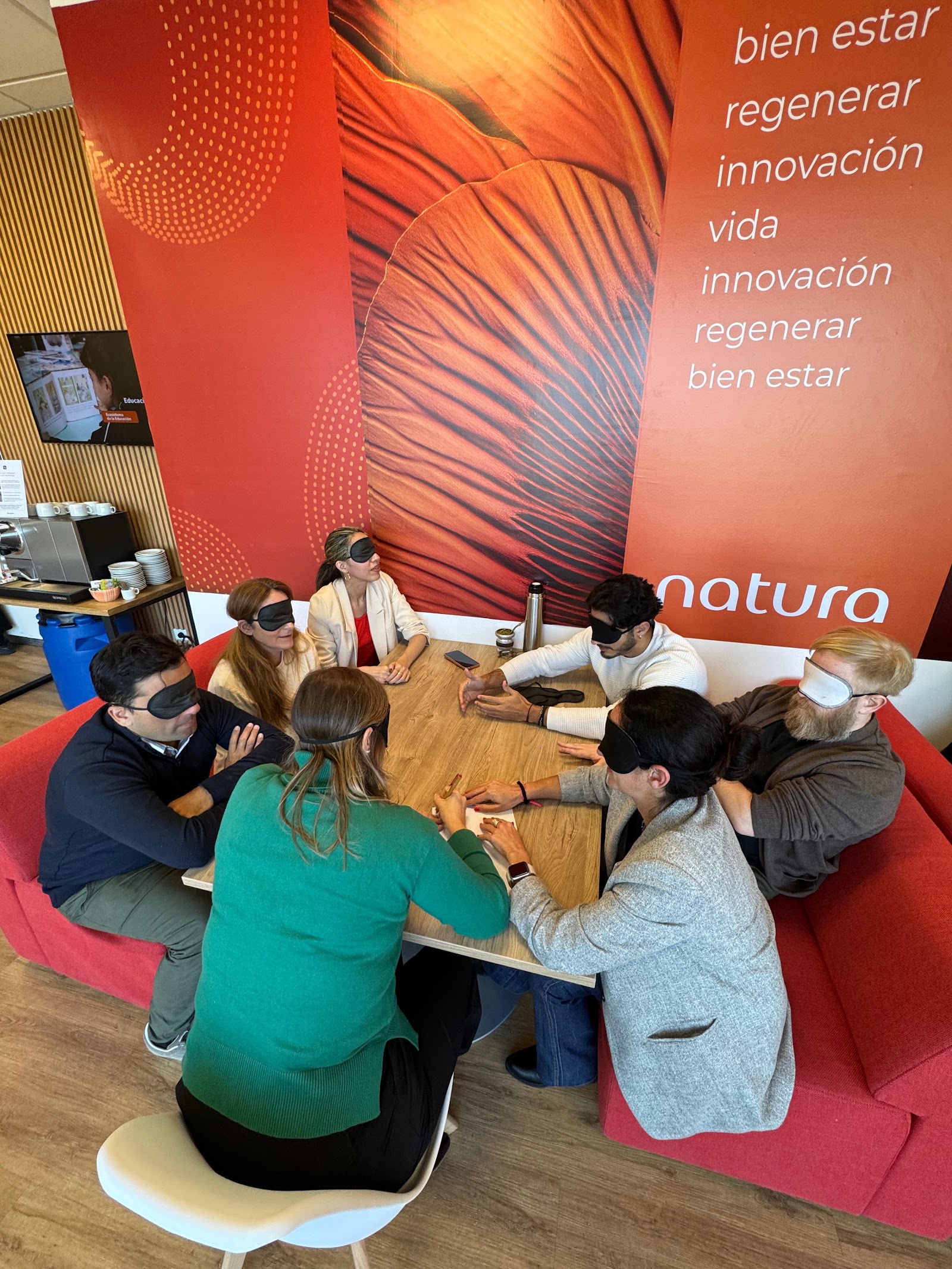 Equipos de Natura trabajando durante el programa