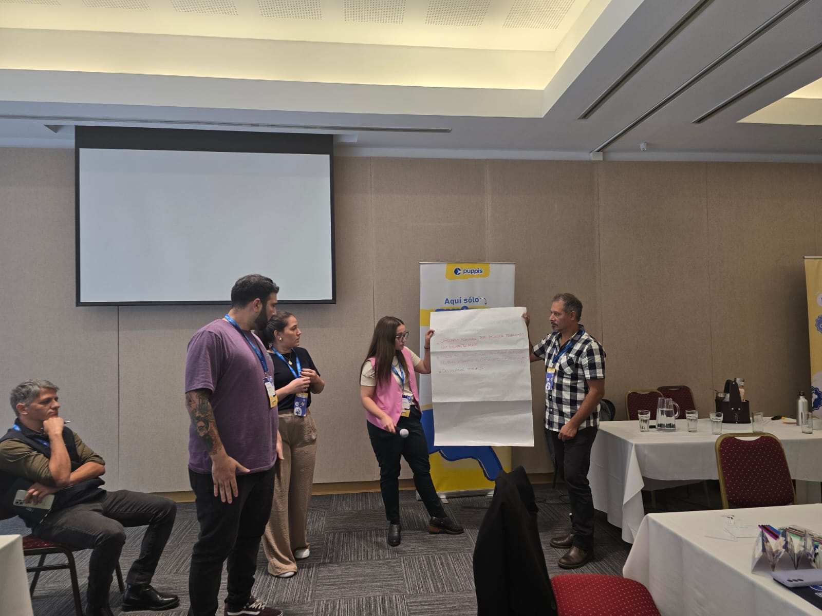 Facilitación con rotafolio durante una capacitación